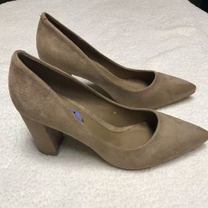 Taupe Chunky Heels Sz. 8 1/2
